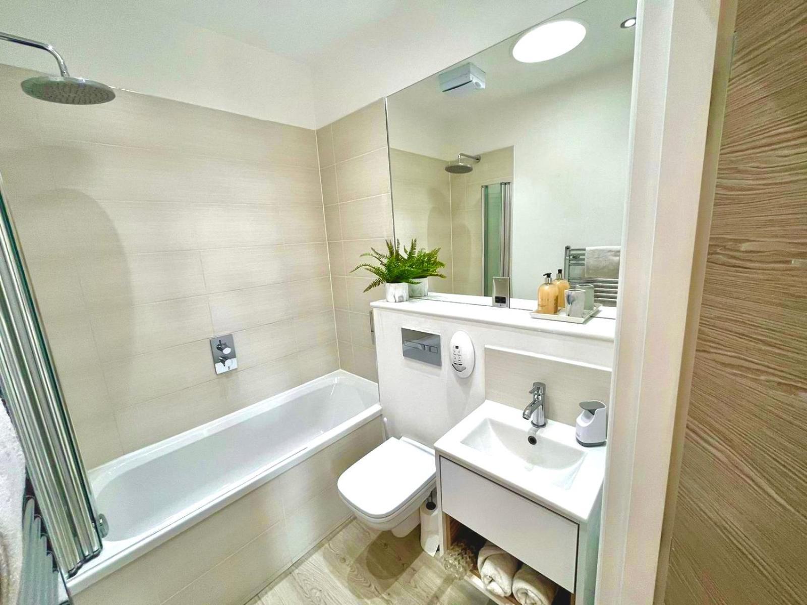 The Penthouse Margate, Balconies, Sea View, Gated Parking, Air Con! Apartment Bagian luar foto